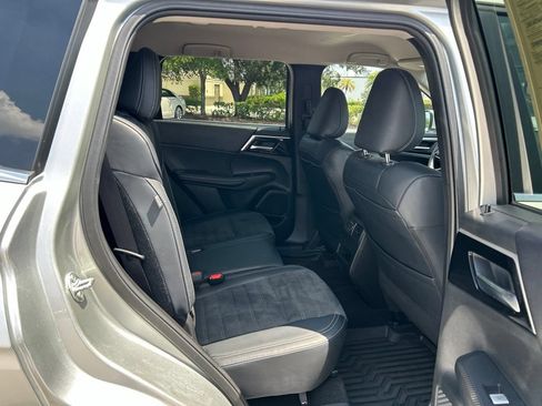 Used 2024 Mitsubishi Outlander SE FWD image 45
