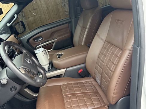 Used 2023 Nissan Titan Platinum Reserve w/ Moonroof Package image 5