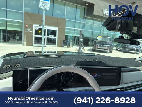 Used 2025 Hyundai Santa Fe Calligraphy AWD/4WD image 12