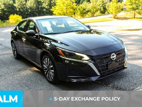 Used 2025 Nissan Altima 2.5 SV FWD image 3