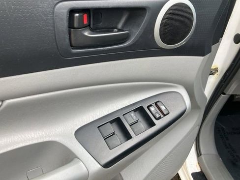 Used 2014 Toyota Tacoma 4x4 Double Cab w/ SR5 Package image 10