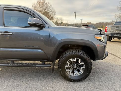 Used 2022 Toyota Tacoma TRD Off-Road image 40