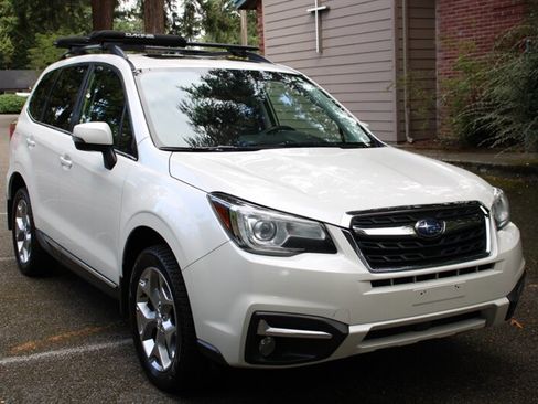Used 2018 Subaru Forester 2.5i Touring AWD/4WD image 2