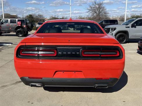Used 2016 Dodge Challenger SXT Plus image 5