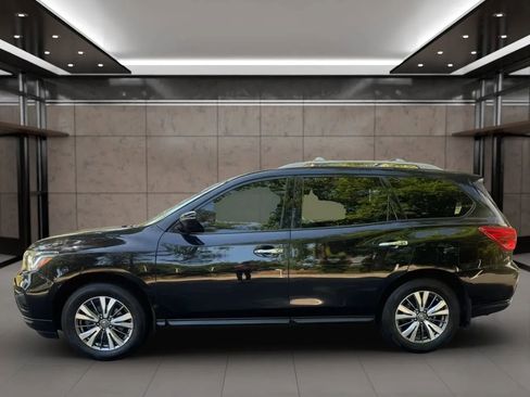 Used 2018 Nissan Pathfinder S FWD image 3