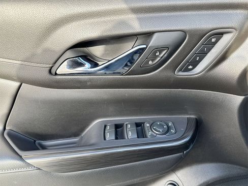 Used 2021 GMC Acadia SLT w/ Premium Package image 22