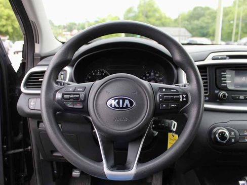 Used 2017 Kia Sorento AWD image 16