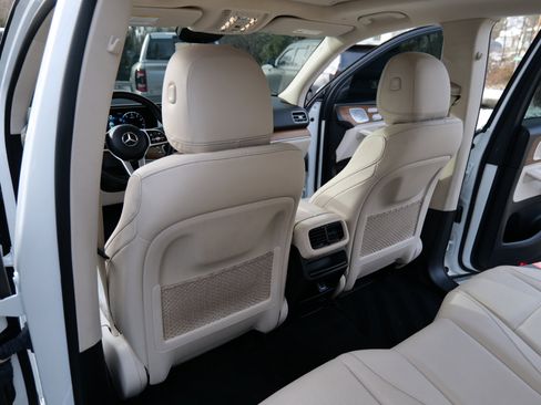 Used 2021 Mercedes-Benz GLE 350 4MATIC w/ AMG Line Exterior image 50