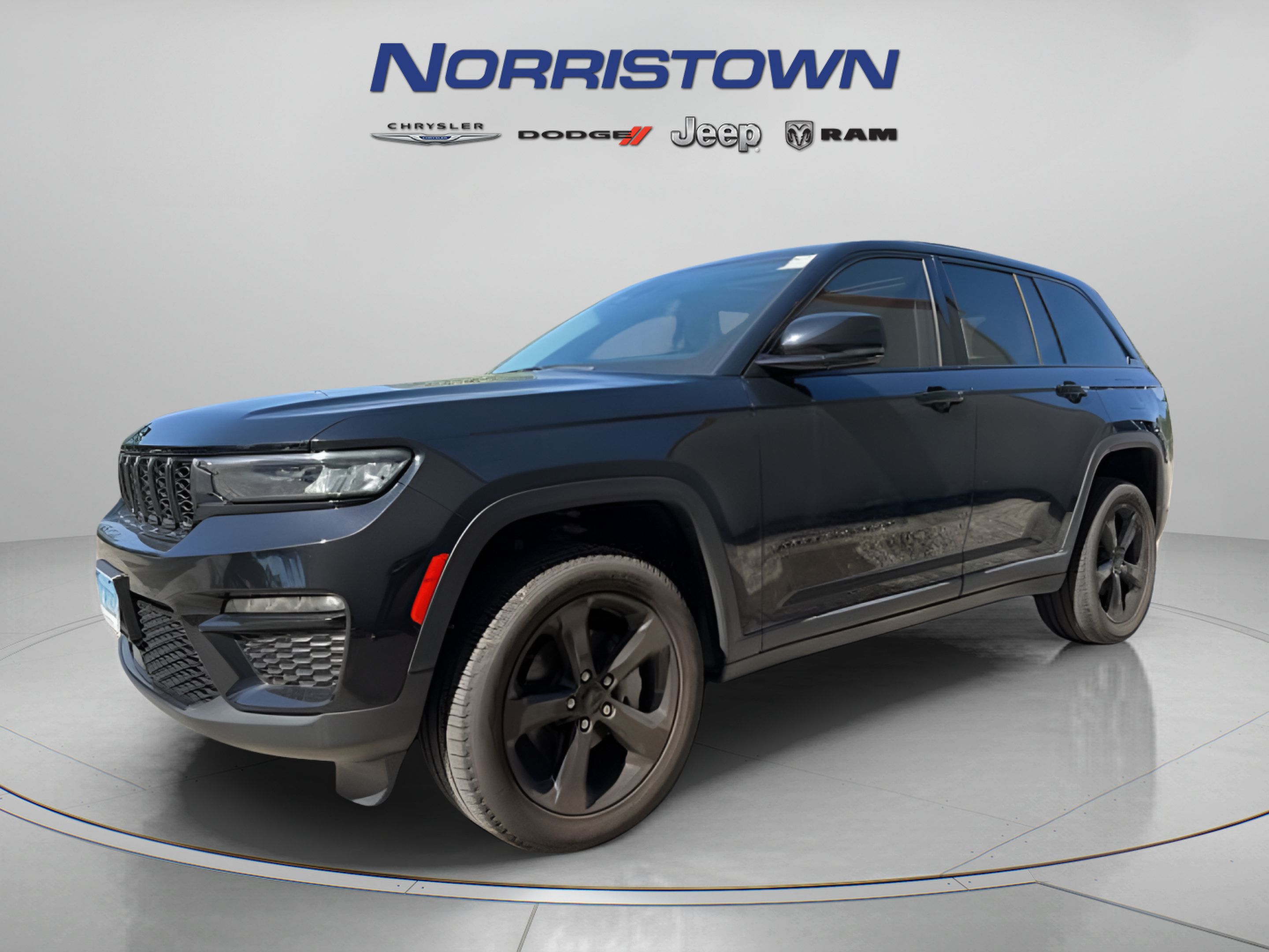 Certified 2023 Jeep Grand Cherokee Limited w/ Black Appearance Package AWD/4WD image 3