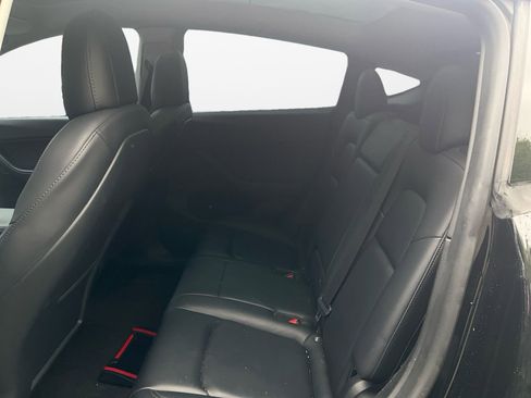 Used 2022 Tesla Model Y Performance AWD/4WD image 13