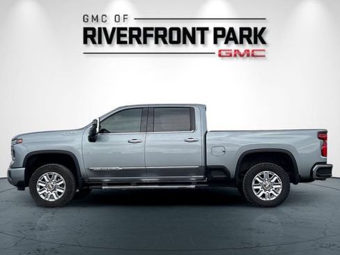 Used 2024 Chevrolet Silverado 3500 High Country w/ High Country Premium Package AWD/4WD image 6