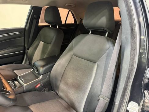 Used 2023 Chrysler 300 Touring w/ Sport Appearance Package RWD image 20