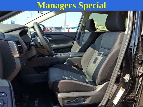 Used 2025 Nissan Rogue SV FWD image 12