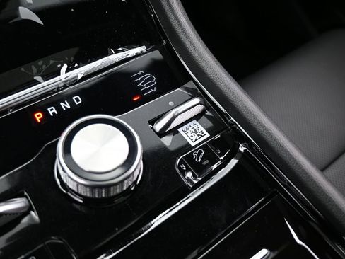 Used 2024 Jeep Grand Cherokee Overland w/ Luxury Tech Group IV image 16