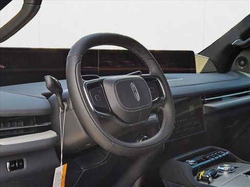 New 2025 Lincoln Navigator Reserve w/ Jet Appearance Package image 3