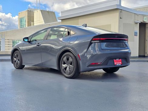 Used 2024 Toyota Prius LE FWD image 5