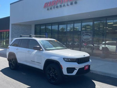 Used 2024 Jeep Grand Cherokee Altitude AWD/4WD image 1