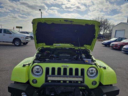 Used 2016 Jeep Wrangler Unlimited Sahara image 39