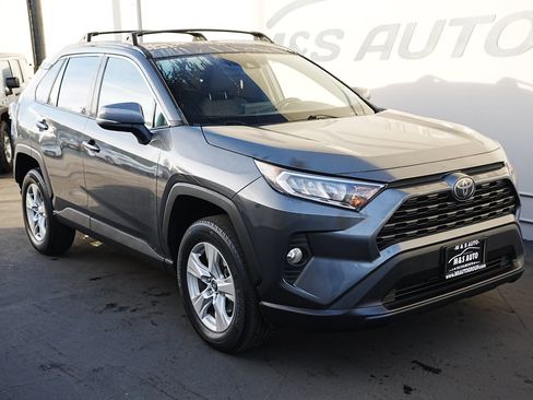 Used 2021 Toyota RAV4 XLE image 3