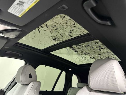 New 2026 BMW X5 xDrive40i w/ Executive Package image 18