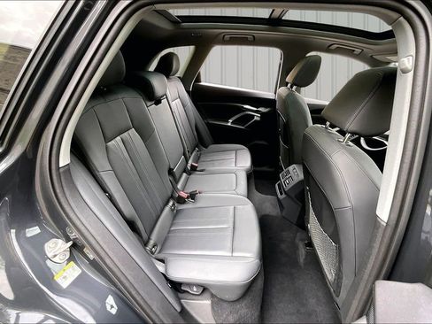 Used 2025 Audi Q5 Premium w/ Convenience Package image 25