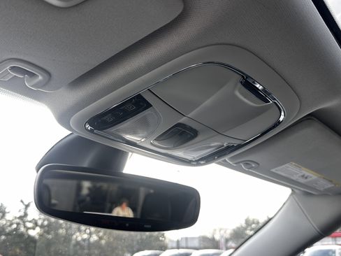 Used 2019 Jeep Cherokee Limited image 25