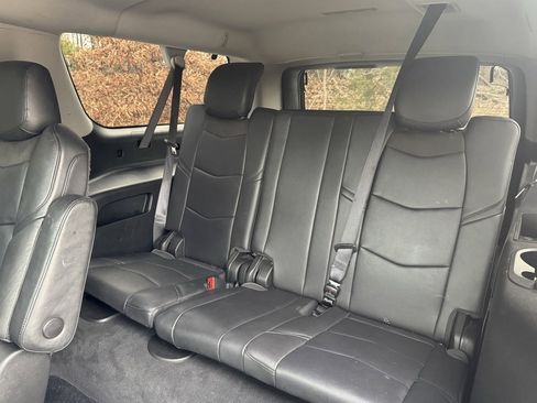 Used 2018 Cadillac Escalade ESV Luxury image 16