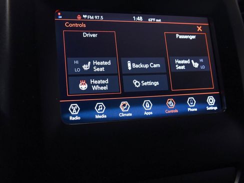 Used 2019 Jeep Cherokee Latitude Plus w/ Cold Weather Group FWD image 22
