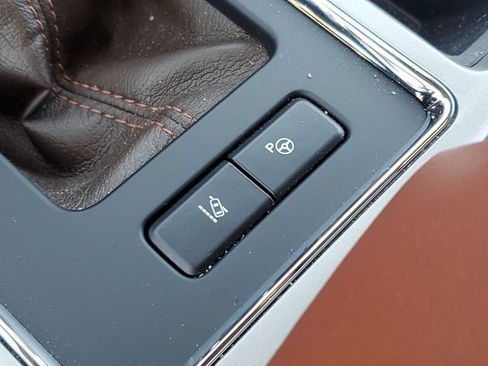 Used 2019 Ford F150 King Ranch w/ Equipment Group 601A Luxury AWD/4WD image 33