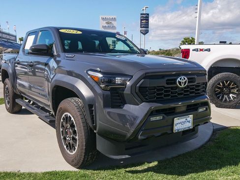Used 2024 Toyota Tacoma TRD Off-Road w/ TRD Off Road Upgrade Package image 3