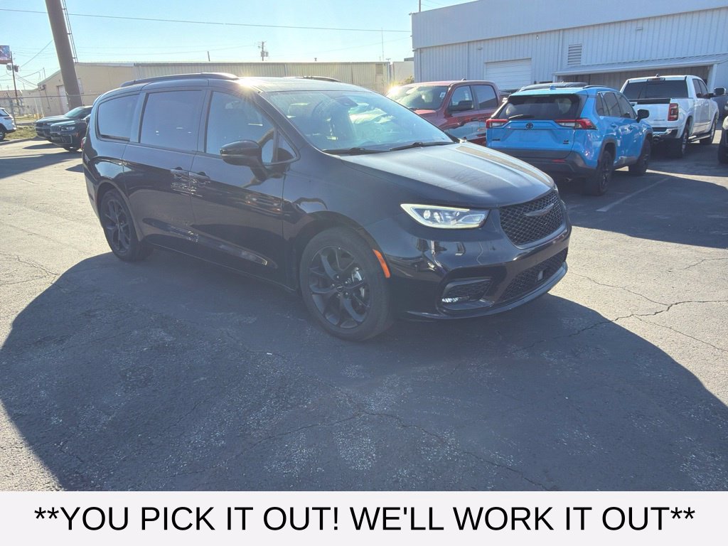Used 2025 Chrysler Pacifica Limited FWD 360° Tour