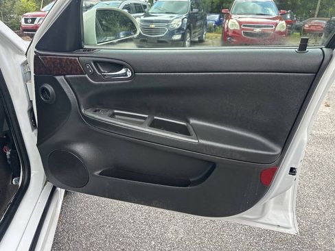 Used 2016 Chevrolet Impala LT FWD image 15