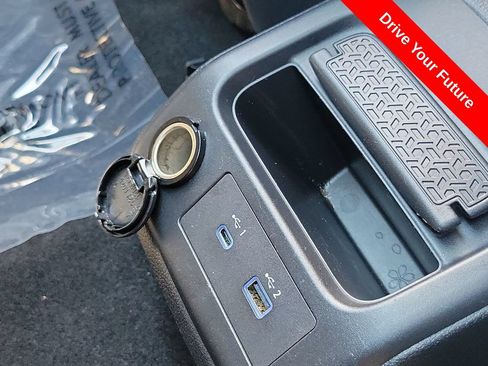 Used 2025 Nissan Ariya Platinum AWD/4WD image 14