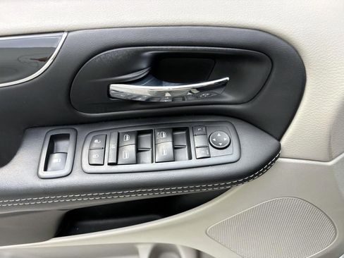 Used 2014 Dodge Grand Caravan SE FWD image 12
