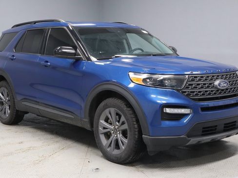 Certified 2022 Ford Explorer XLT w/ Equipment Group 202A image 1