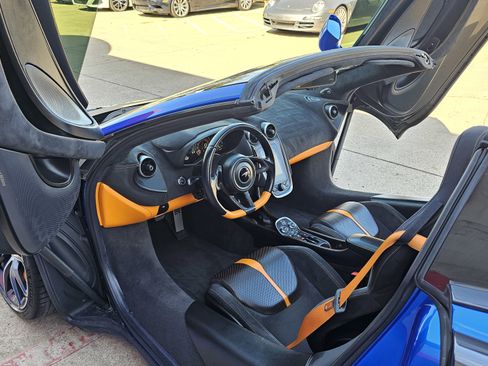 Used 2019 McLaren 570S Spider image 28