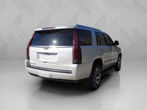 Used 2020 Cadillac Escalade Luxury image 5
