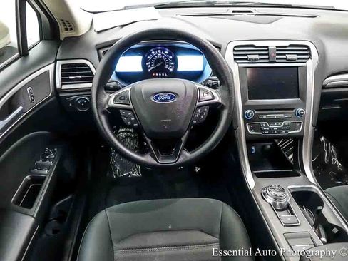 Certified 2018 Ford Fusion SE w/ Fusion SE Technology Package FWD image 13