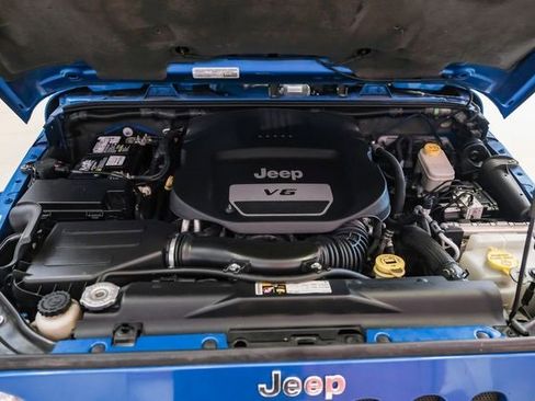 Used 2015 Jeep Wrangler Unlimited Sahara w/ Connectivity Group image 7