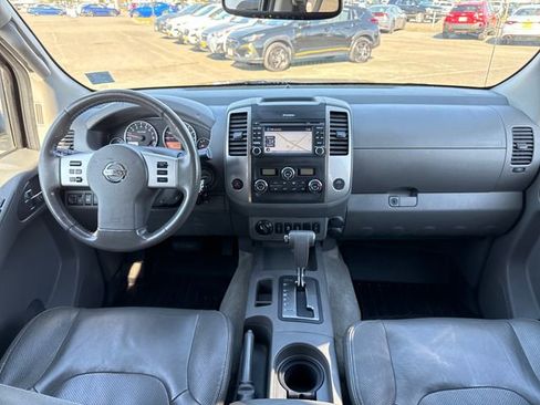 Used 2014 Nissan Frontier SL w/ SL Moonroof Package image 11