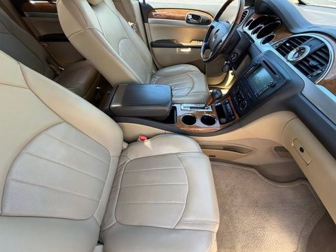 Used 2009 Buick Enclave CXL w/ Entertainment Package #4 FWD image 10