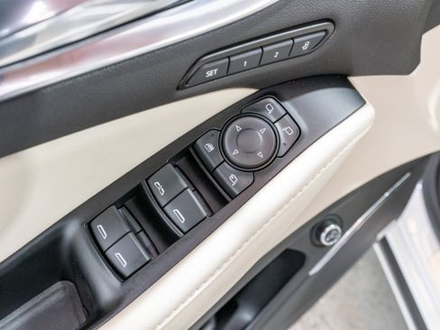 Used 2023 Buick Enclave Avenir w/ Avenir Technology Package FWD image 15