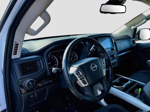 Used 2024 Nissan Titan SV w/ SV Convenience Package RWD image 6