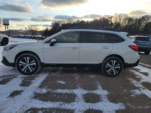 Used 2018 Subaru Outback 2.5i Limited image 3