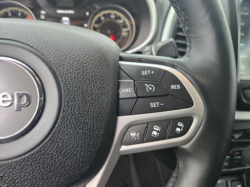 Used 2017 Jeep Cherokee Overland w/ Technology Group image 21