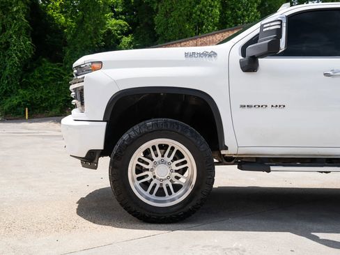 Used 2020 Chevrolet Silverado 2500 High Country w/ Technology Package AWD/4WD image 4