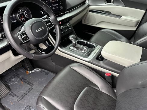 Certified 2024 Kia Carnival LX image 10