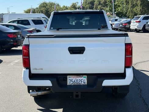 Used 2025 Toyota Tacoma SR5 AWD/4WD image 10