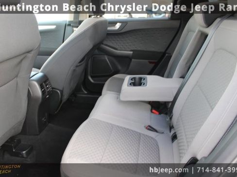 Used 2020 Ford Escape SE image 39