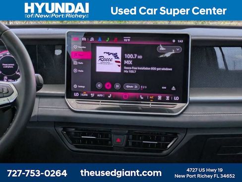Used 2025 Volkswagen Tiguan SE w/ Panoramic Sunroof Package AWD/4WD image 23